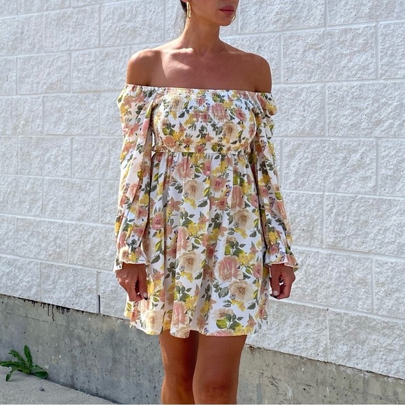 Floral smocked dress on or off shoulder NEW Size Small S Boho Chic Bohemian - Picture 1 of 8